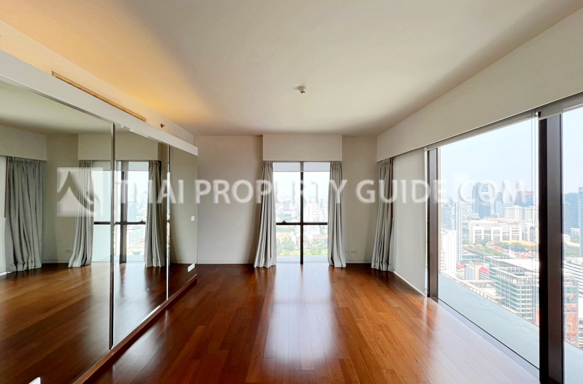 Condominium in Ploenchit : Hansar Rajdamri 